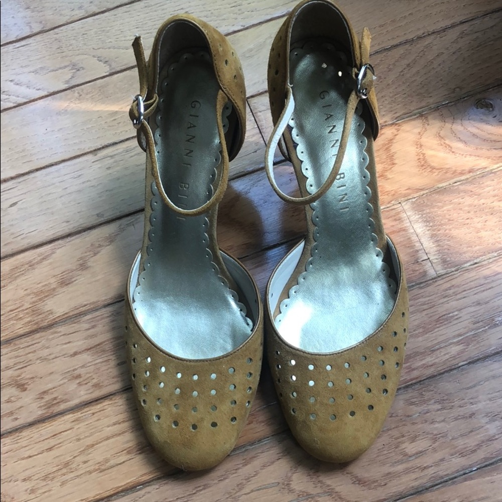 Gianni Bini suede camel heels 7.5